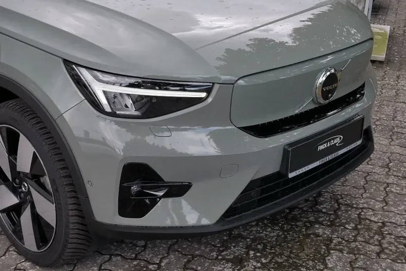 Volvo XC40 din 2023 cu 74.950 km - oferta VOL126809 - foto 32