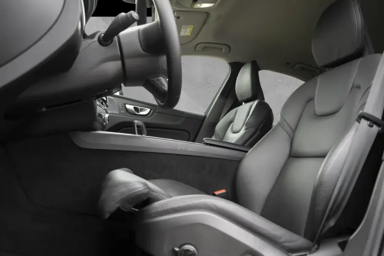 Volvo XC60 din 2023 cu 27.900 km - oferta VOL126812 - foto 6