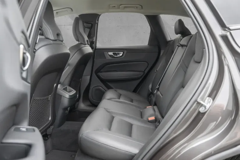 Volvo XC60 din 2023 cu 27.900 km - oferta VOL126812 - foto 8