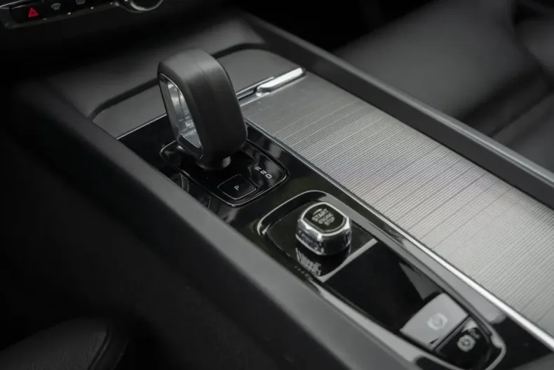 Volvo XC60 din 2023 cu 27.900 km - oferta VOL126812 - foto 18