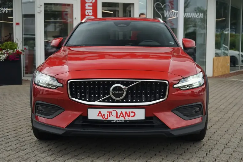Volvo V60 din 2023 cu 35.960 km - oferta VOL126814 - foto 2