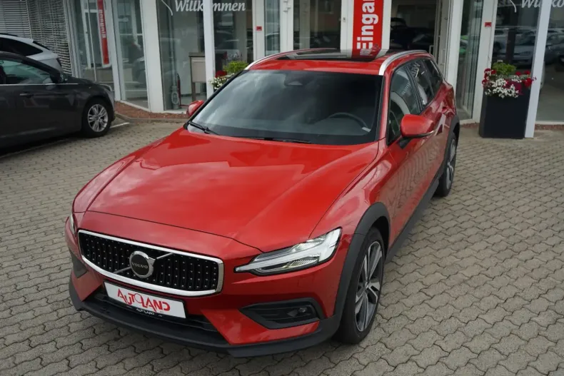 Volvo V60 din 2023 cu 35.960 km - oferta VOL126814 - foto 3