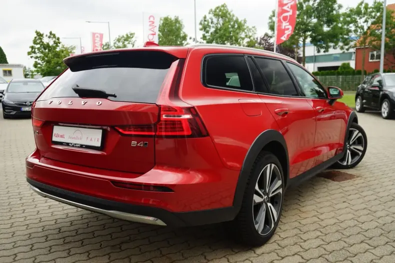 Volvo V60 din 2023 cu 35.960 km - oferta VOL126814 - foto 4
