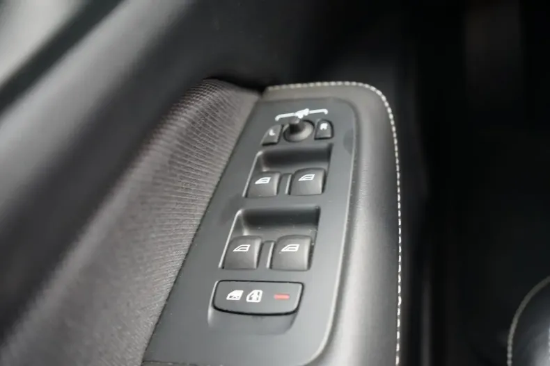 Volvo V60 din 2023 cu 35.960 km - oferta VOL126814 - foto 30