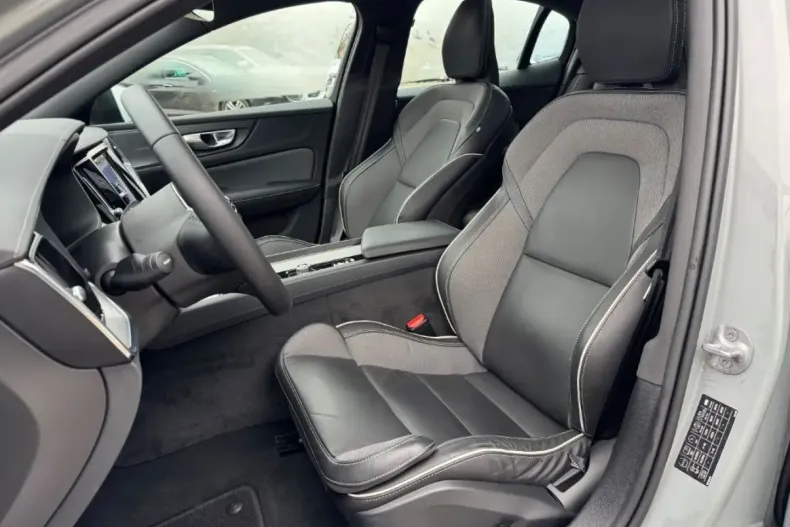 Volvo S60 din 2023 cu 8.651 km - oferta VOL126817 - foto 6