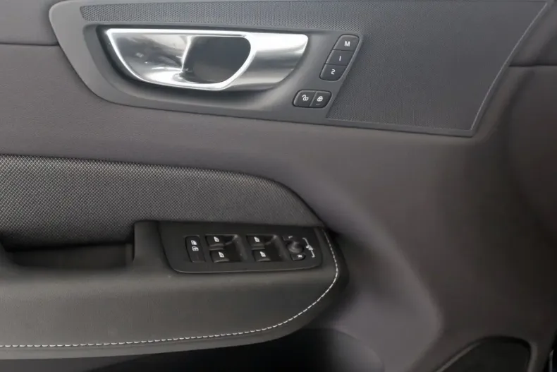 Volvo XC60 din 2025 cu 23.250 km - oferta VOL126822 - foto 5