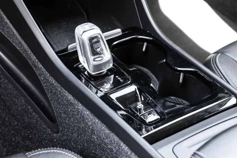 Volvo XC40 din 2020 cu 90.000 km - oferta VOL126827 - foto 12