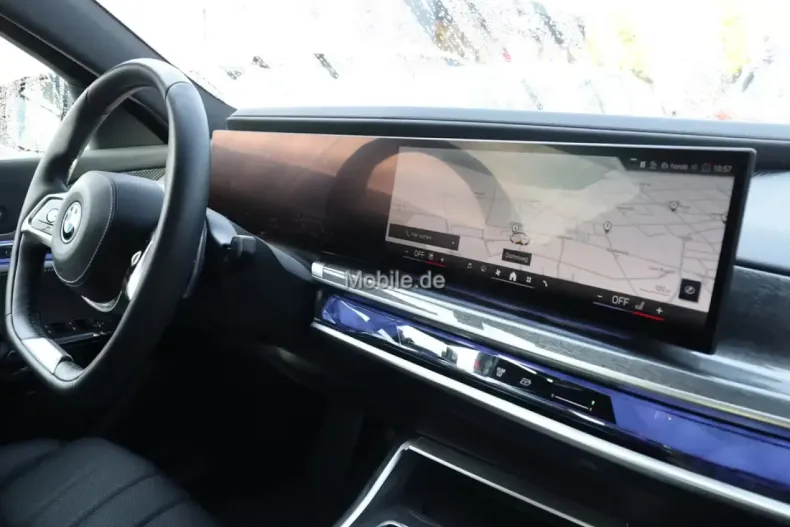 BMW 750 din 2024 cu 4.727 km - oferta BMW126853 - foto 3