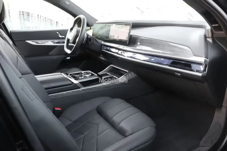 BMW 750 din 2024 cu 4.727 km - oferta BMW126853 - foto 4