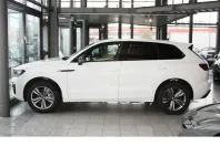 Volkswagen Touareg din 2022 cu 40.000 km - oferta VOL126881 - foto 4