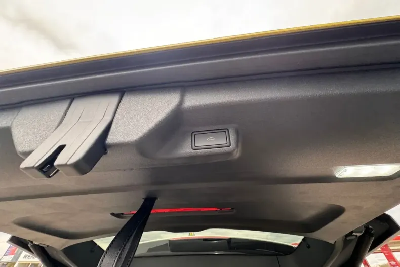 Volkswagen ID. Buzz din 2023 cu 7.000 km - oferta VOL126885 - foto 7