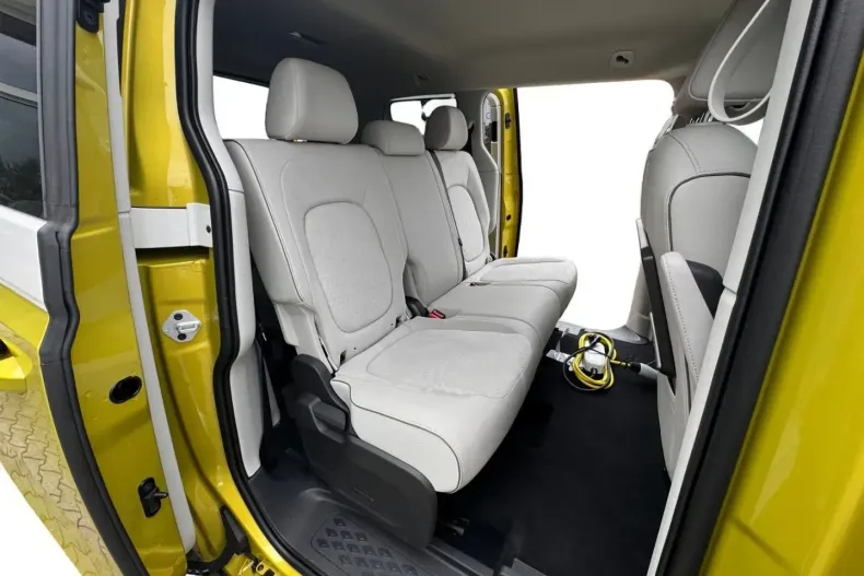 Volkswagen ID. Buzz din 2023 cu 7.000 km - oferta VOL126885 - foto 8