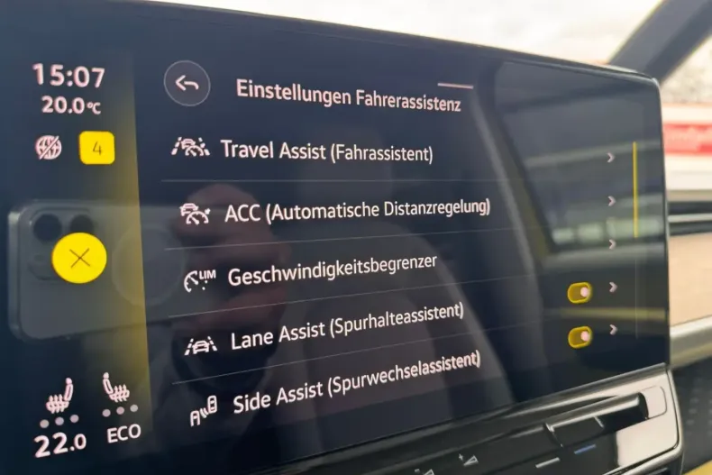 Volkswagen ID. Buzz din 2023 cu 7.000 km - oferta VOL126885 - foto 14