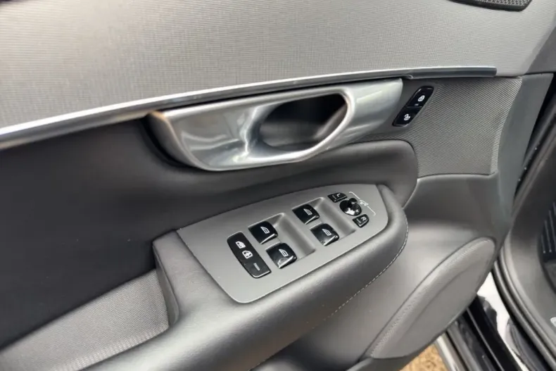 Volvo XC90 din 2024 cu 15.374 km - oferta VOL126894 - foto 10