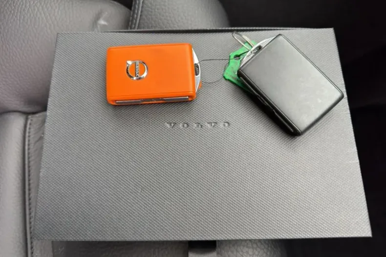 Volvo XC90 din 2024 cu 15.374 km - oferta VOL126894 - foto 14