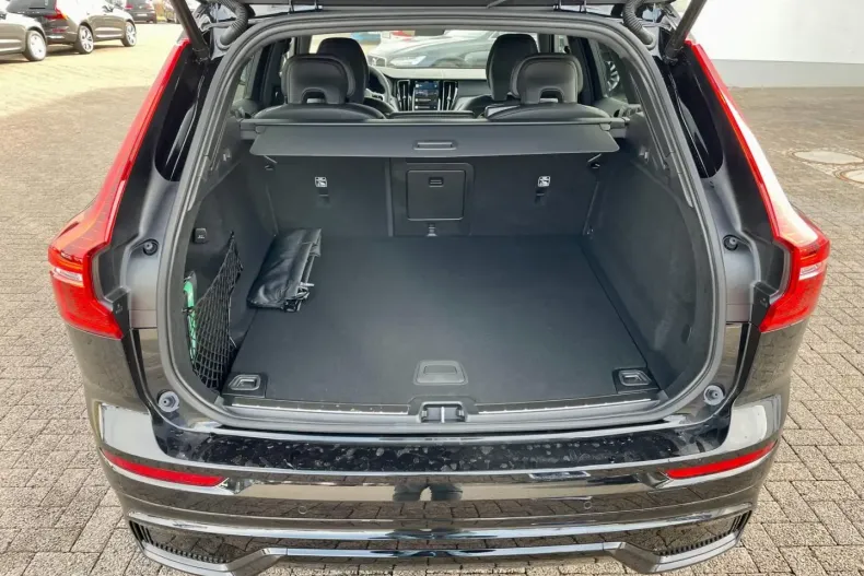 Volvo XC60 din 2023 cu 40.892 km - oferta VOL126897 - foto 8