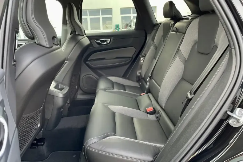 Volvo XC60 din 2023 cu 40.892 km - oferta VOL126897 - foto 10