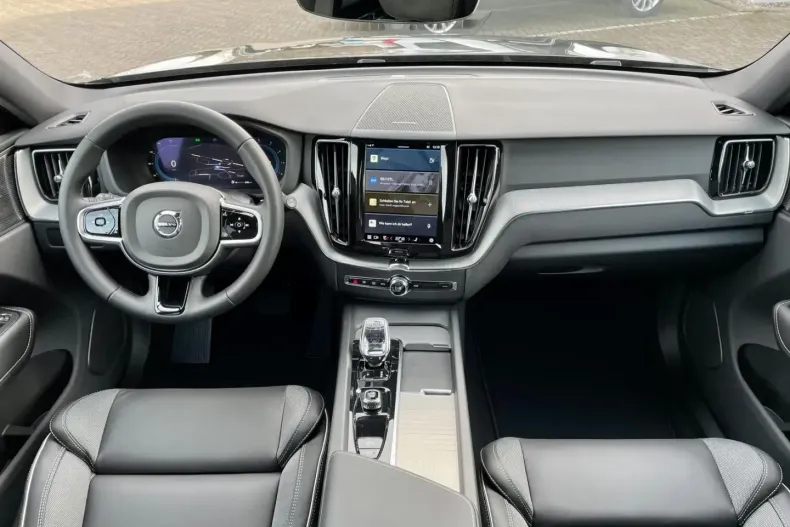 Volvo XC60 din 2023 cu 40.892 km - oferta VOL126897 - foto 15