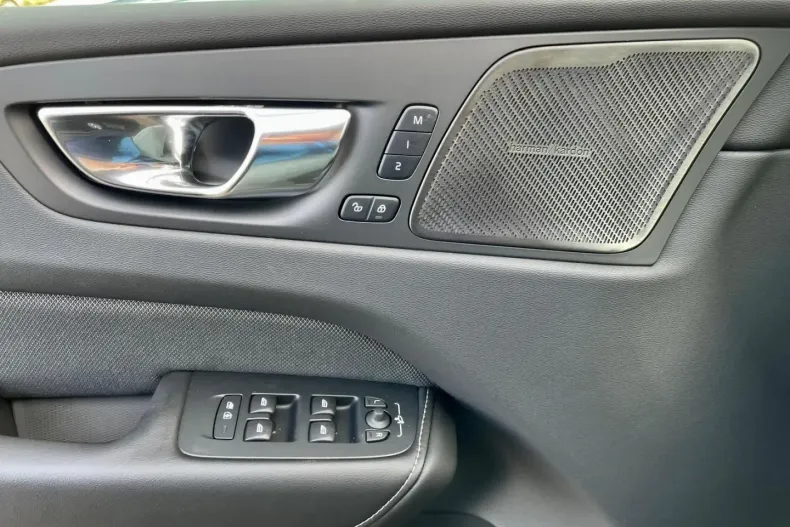 Volvo XC60 din 2023 cu 40.892 km - oferta VOL126897 - foto 17