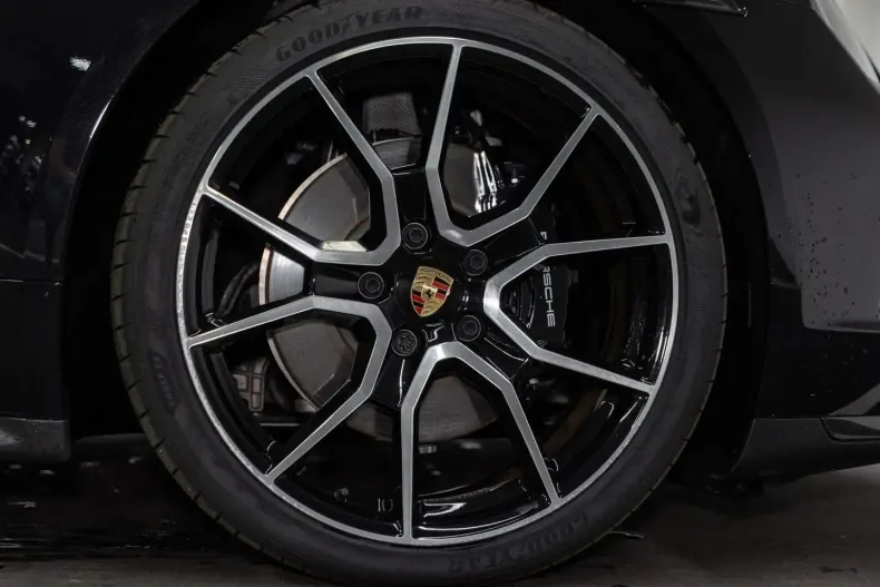 Porsche Taycan din 2025 cu 5.911 km - oferta POR126906 - foto 9