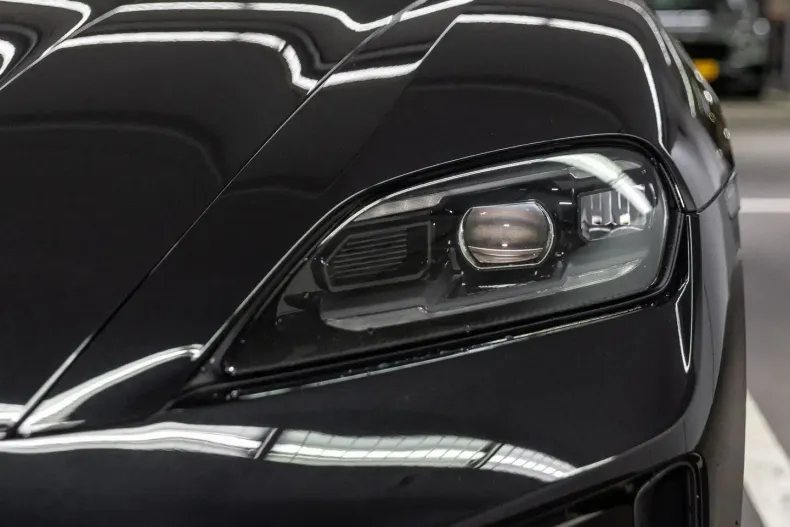 Porsche Taycan din 2025 cu 5.911 km - oferta POR126906 - foto 13