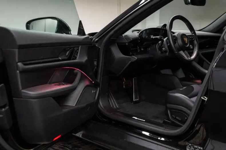 Porsche Taycan din 2025 cu 5.911 km - oferta POR126906 - foto 17