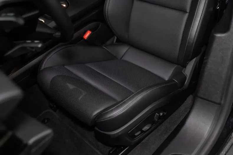 Porsche Taycan din 2025 cu 5.911 km - oferta POR126906 - foto 18