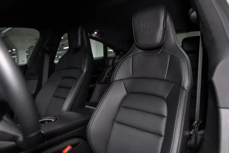 Porsche Taycan din 2025 cu 5.911 km - oferta POR126906 - foto 19