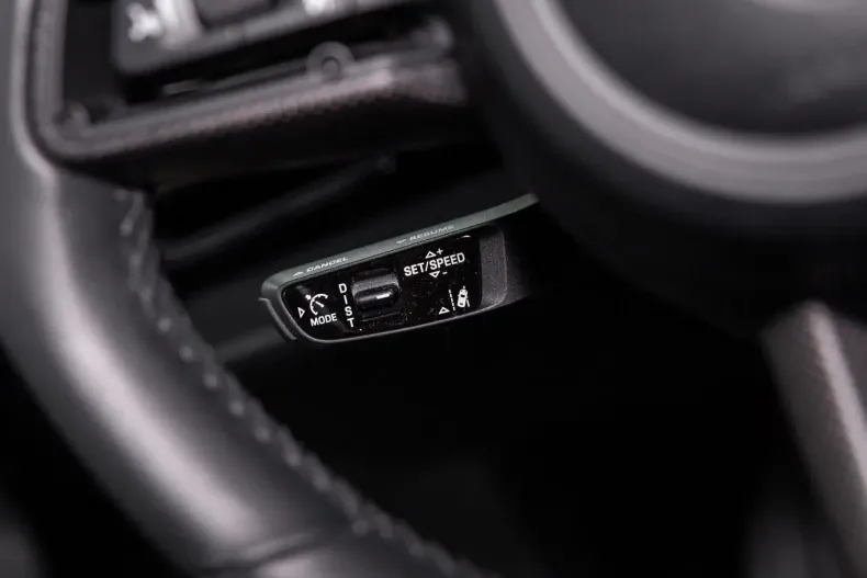 Porsche Taycan din 2025 cu 5.911 km - oferta POR126906 - foto 28