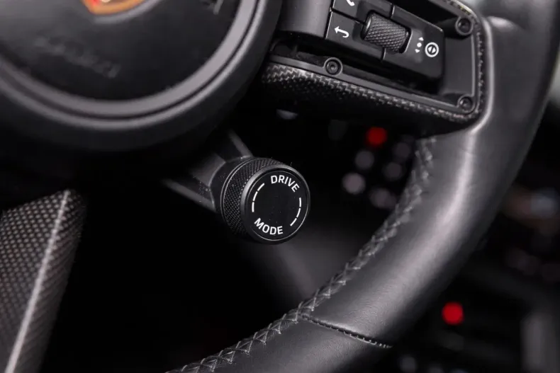 Porsche Taycan din 2025 cu 5.911 km - oferta POR126906 - foto 30