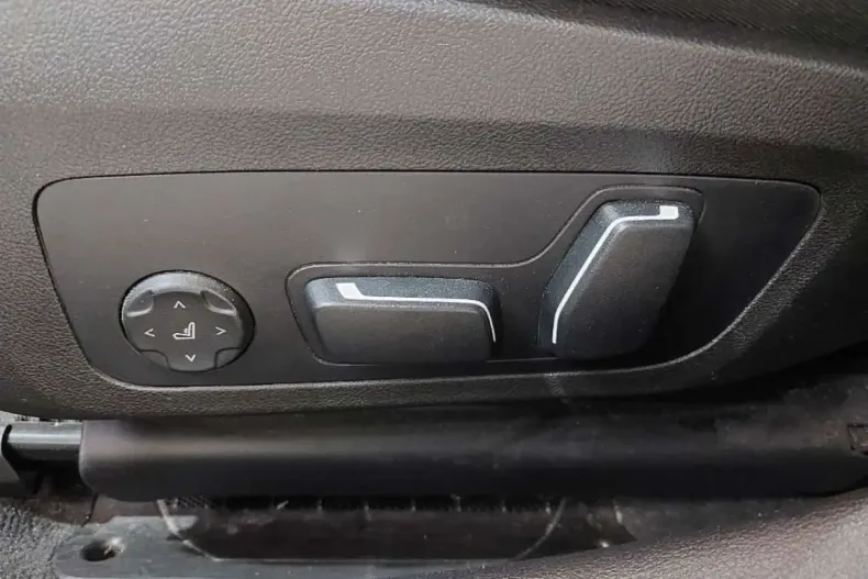 BMW 320 din 2024 cu 47.300 km - oferta BMW126960 - foto 18