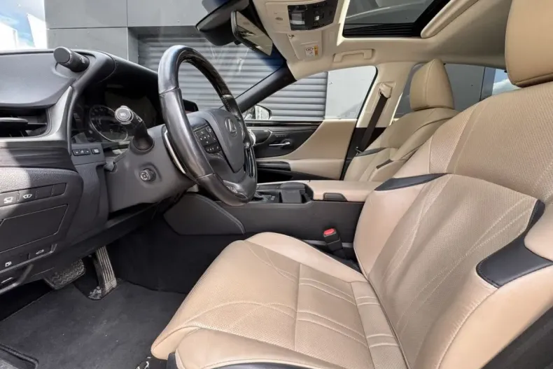 Lexus ES 300 din 2021 cu 75.850 km - oferta LEX126984 - foto 2