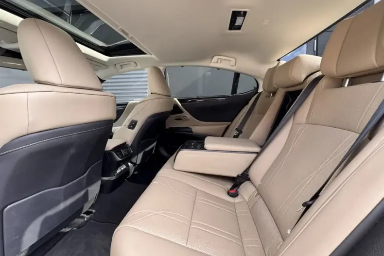 Lexus ES 300 din 2021 cu 75.850 km - oferta LEX126984 - foto 6