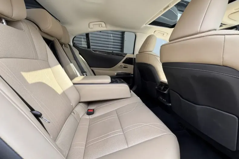 Lexus ES 300 din 2021 cu 75.850 km - oferta LEX126984 - foto 18