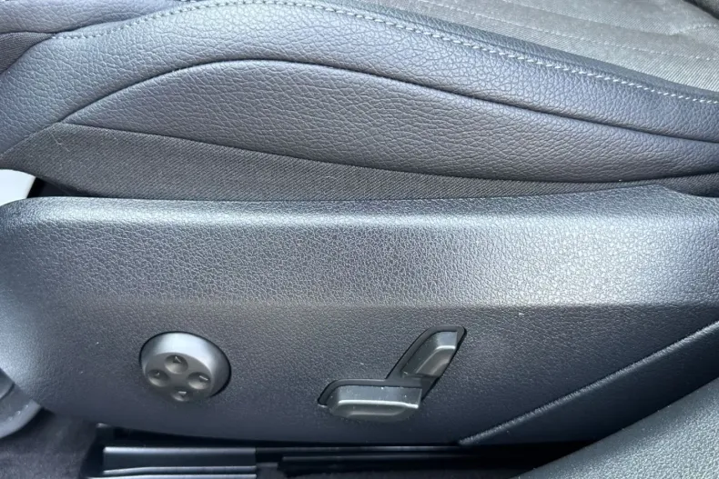 Mercedes-Benz E 200 din 2023 cu 41.149 km - oferta MER127028 - foto 10