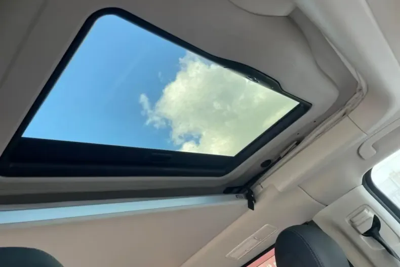 Mercedes-Benz V 300 din 2024 cu 7.998 km - oferta MER127086 - foto 18