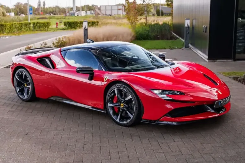 Ferrari SF90 din 2022 cu 27.416 km - oferta FER127095 - foto 1