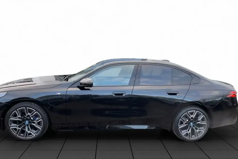 BMW 530 din 2025 cu 17.500 km - oferta BMW127111 - foto 2