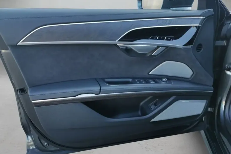 Audi A8 din 2023 cu 31.146 km - oferta AUD127165 - foto 6