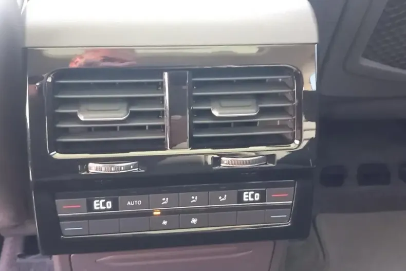 Volkswagen Touareg din 2020 cu 98.833 km - oferta VOL127181 - foto 7