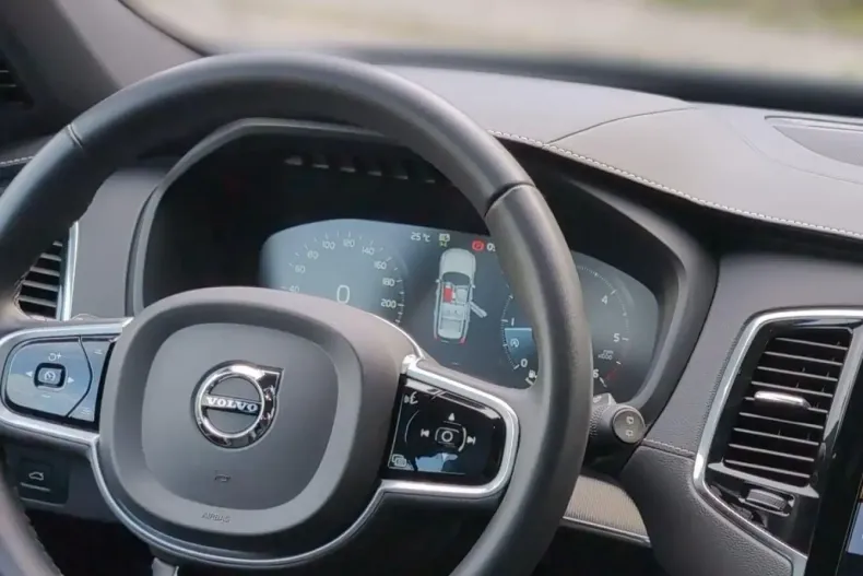 Volvo XC90 din 2021 cu 70.750 km - oferta VOL127189 - foto 16