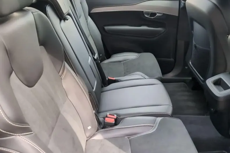 Volvo XC90 din 2021 cu 70.750 km - oferta VOL127189 - foto 19