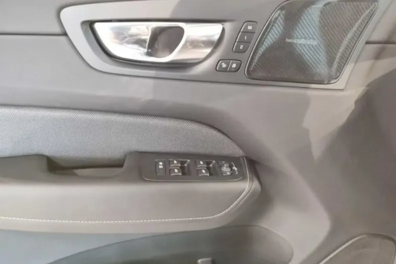 Volvo XC60 din 2023 cu 32.276 km - oferta VOL127206 - foto 7