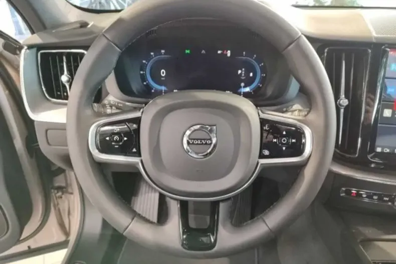 Volvo XC60 din 2023 cu 32.276 km - oferta VOL127206 - foto 8