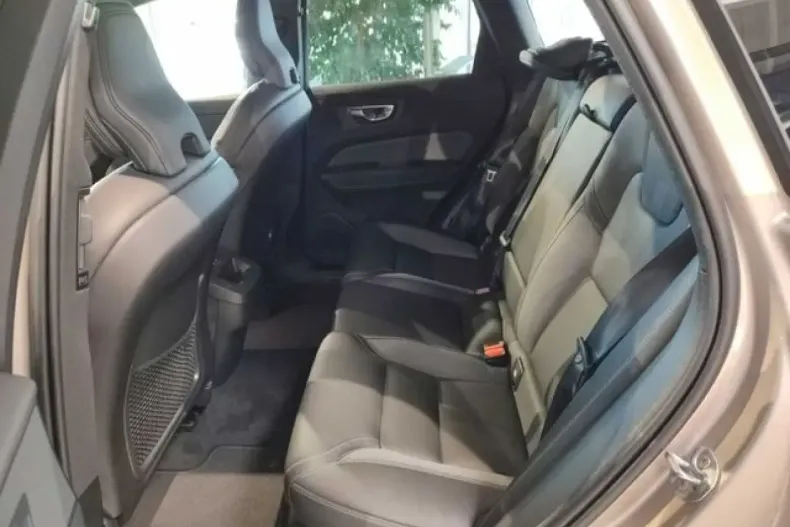 Volvo XC60 din 2023 cu 32.276 km - oferta VOL127206 - foto 13