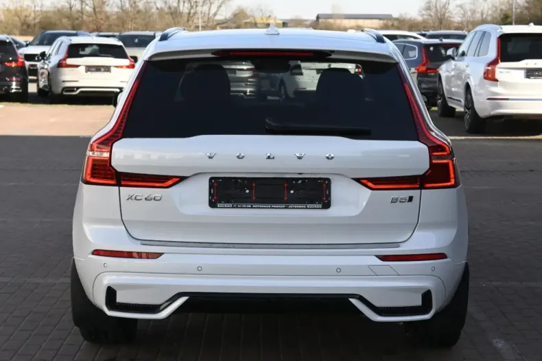 Volvo XC60 din 2022 cu 61.400 km - oferta VOL127208 - foto 4