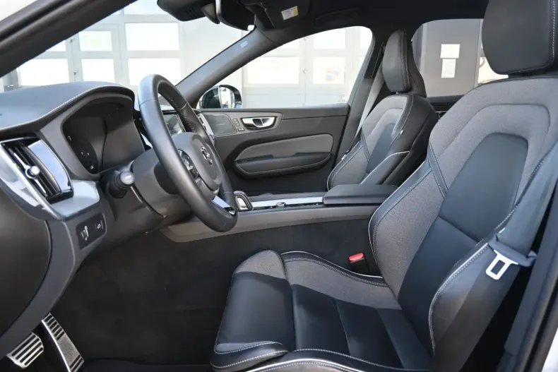 Volvo XC60 din 2022 cu 61.400 km - oferta VOL127208 - foto 12