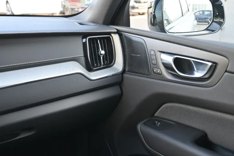 Volvo XC60 din 2022 cu 61.400 km - oferta VOL127208 - foto 18