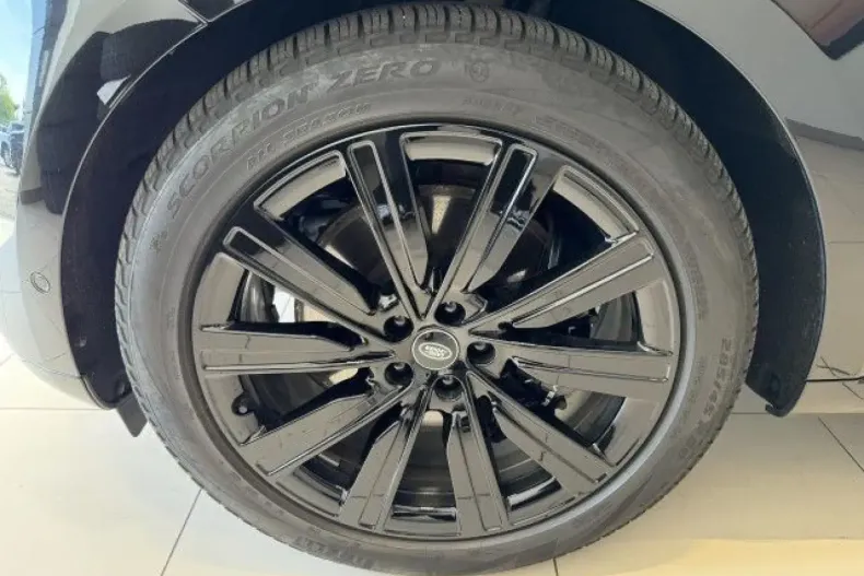 Land Rover Range Rover din 2024 cu 34.300 km - oferta LAN127279 - foto 8