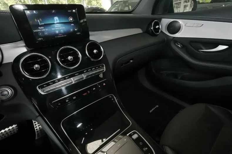 Mercedes-Benz GLC 300 din 2022 cu 45.260 km - oferta MER127288 - foto 9